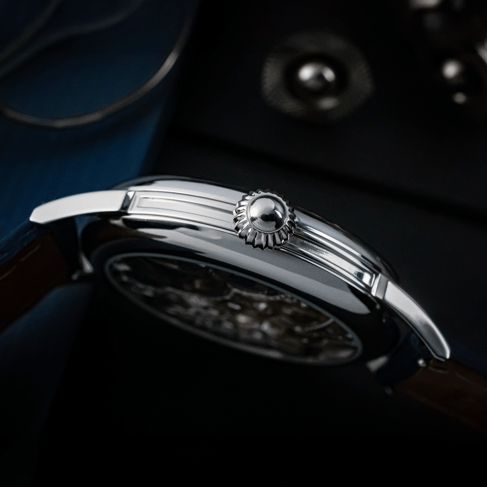 Side view with crown of unisex handmade watch – Warp watch